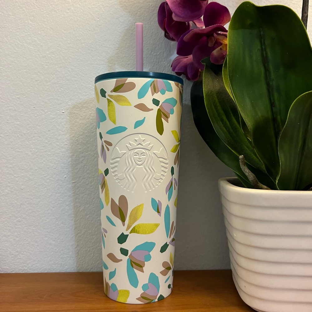 NWT Starbucks Snowdrop Cold Cup (24 Oz)